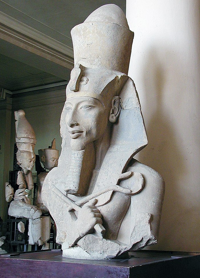 Statuya-E`hnatona-iz-hrama-Atona-v-Karnake